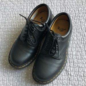 Dr Martens air wait in black size 8 L